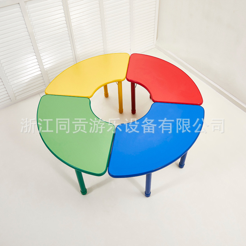 Tables and chairs for learning, drawing and hand-drawing tables can be mounted on tables and chairs.