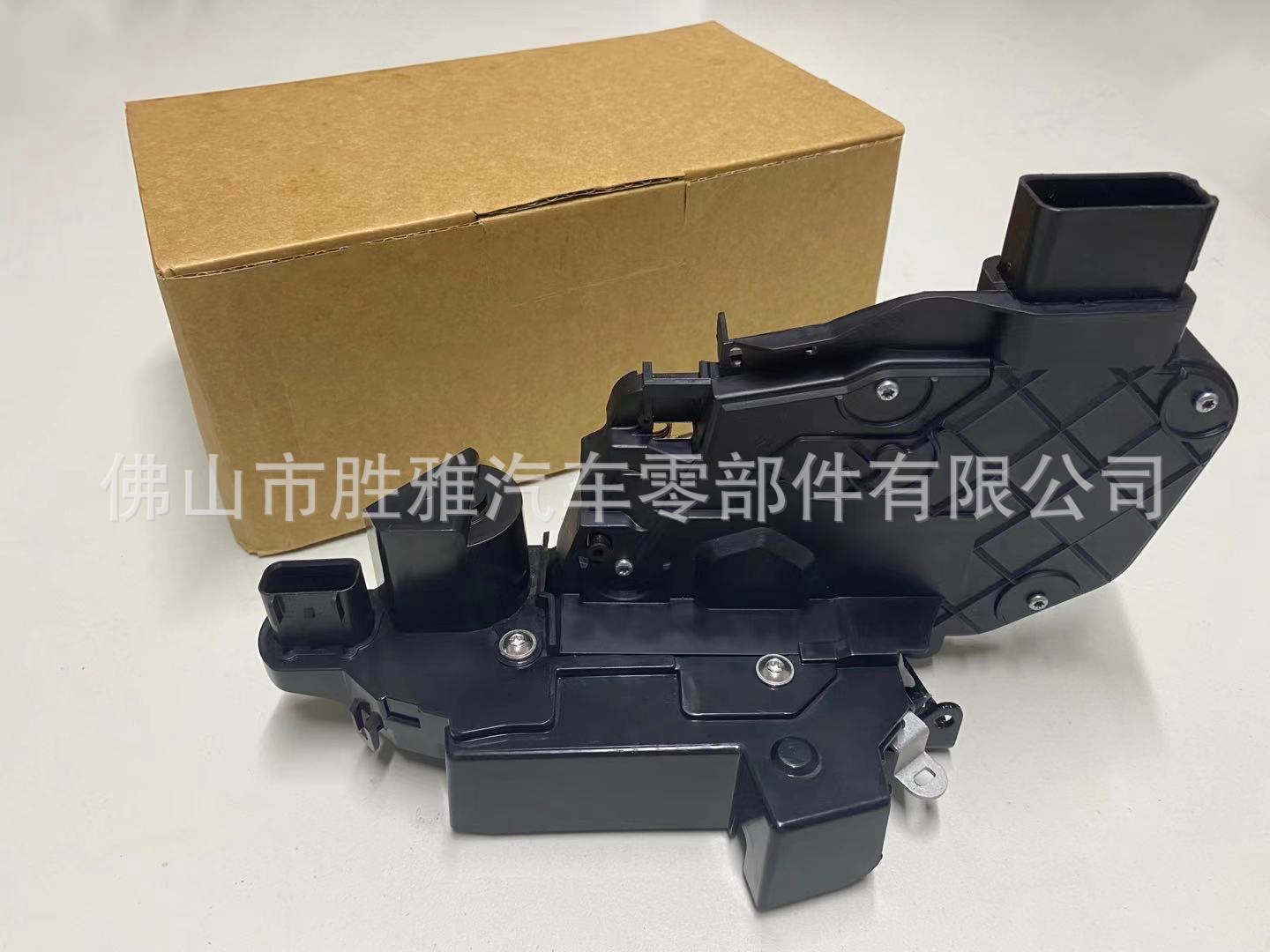 Rover, ngay sau xe, khóa cửa bên, thiết bị khóa thấp, quay lại bên phải. LR013890