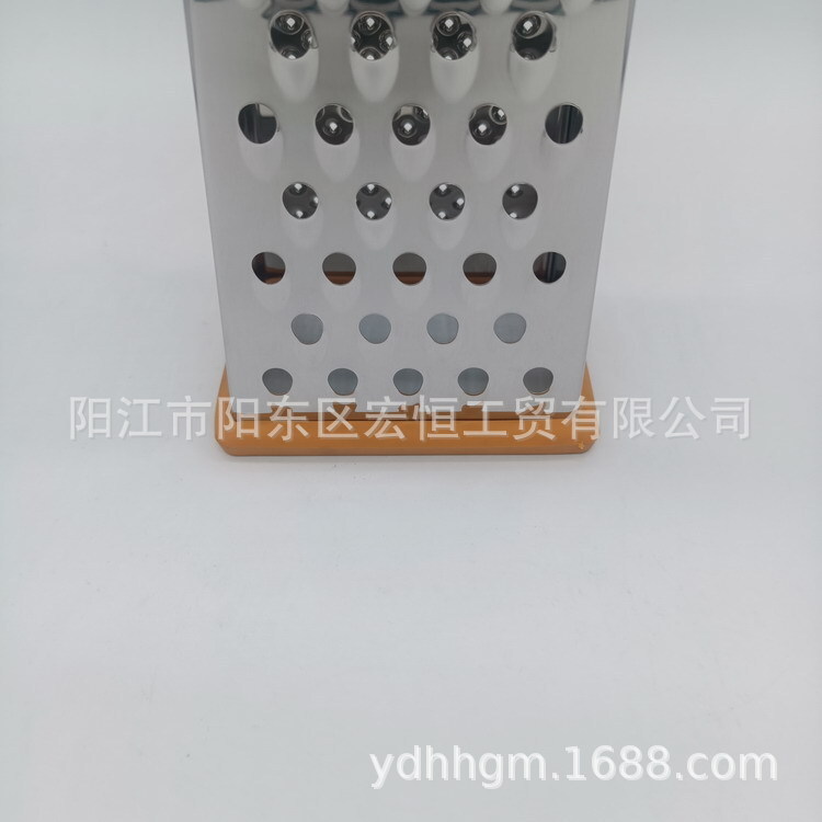 Một công cụ nhà bếp nhỏ cho việc sản xuất món bánh kem phô mai không gỉ và bánh sô cô la thực vật.
