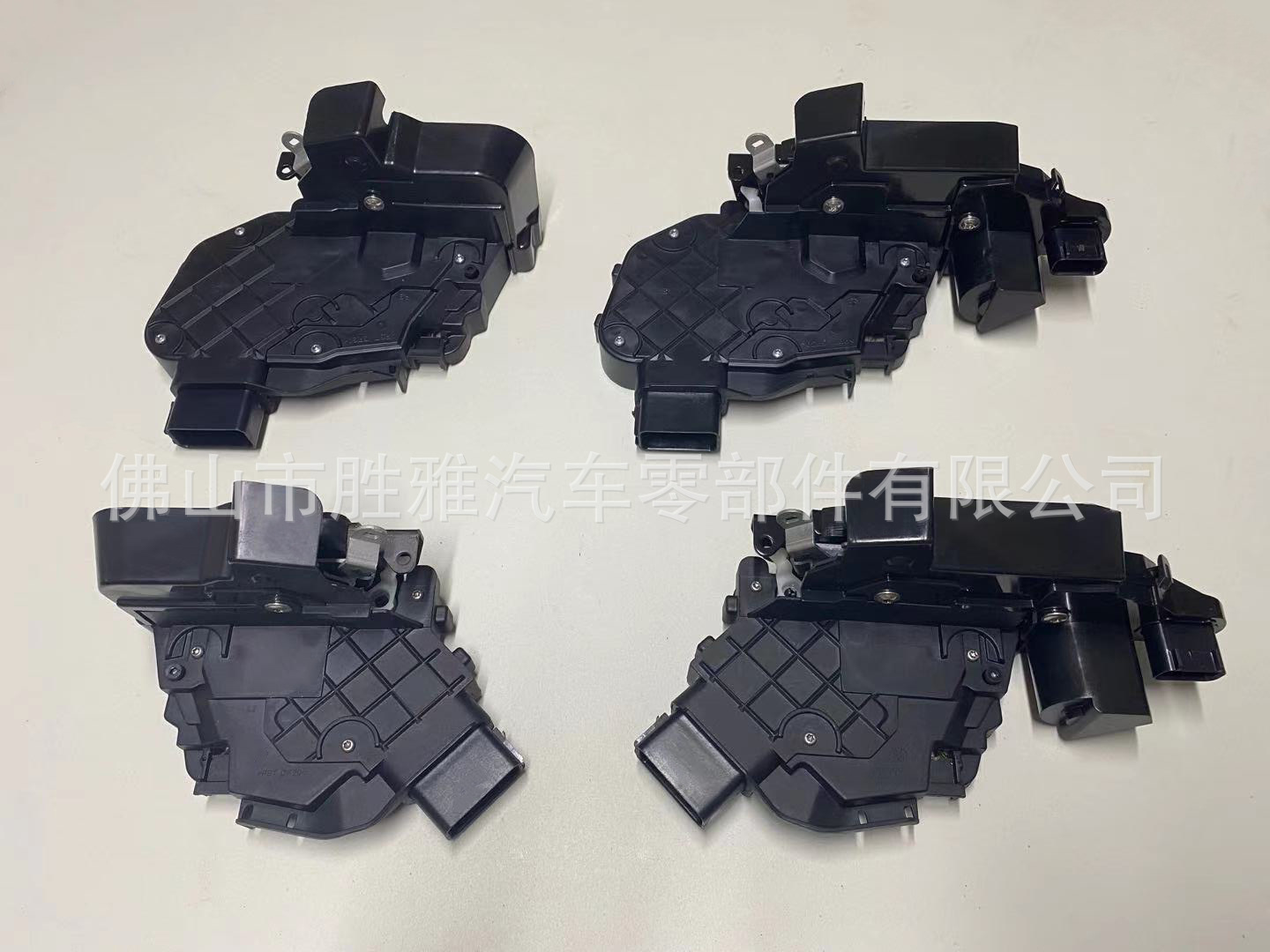Rover, ngay sau xe, khóa cửa bên, thiết bị khóa thấp, quay lại bên phải. LR013890