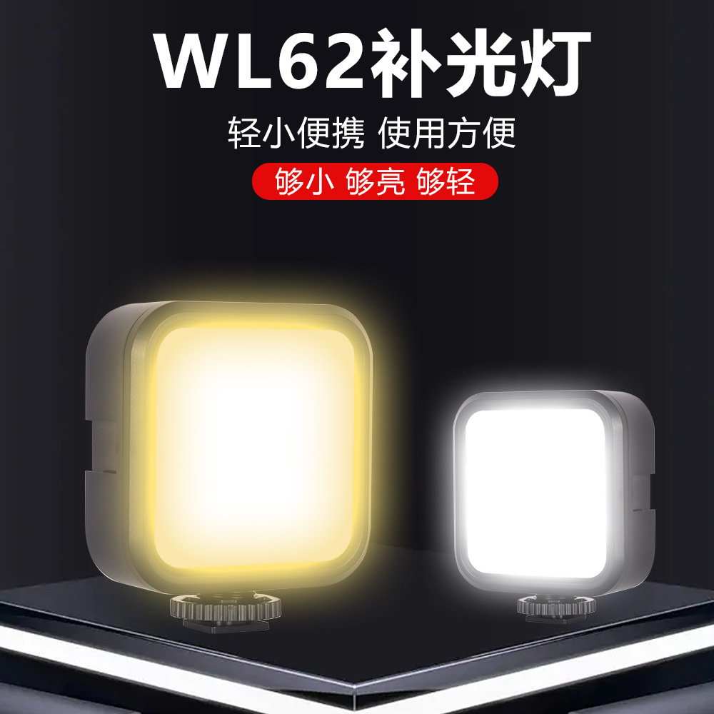 Xử lý đèn sân khấu nhỏ tùy chỉnh, quay các bản vá camera đầy màu sắc, và sau đó làm việc với nhau trên một màn hình trực tiếp.