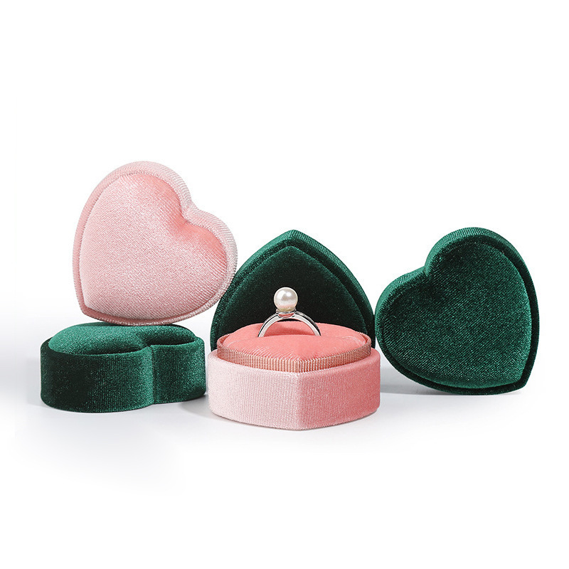 High-quality Korean velvet ring locket to cash out of a necklace jewellery box.