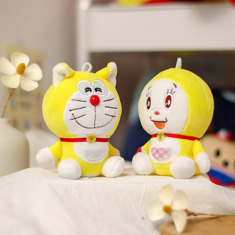 진짜 Doraemon 열쇠는 고양이 차 열쇠를 가진 귀여운 Tinker 벨을 단추를 끼웁니다.