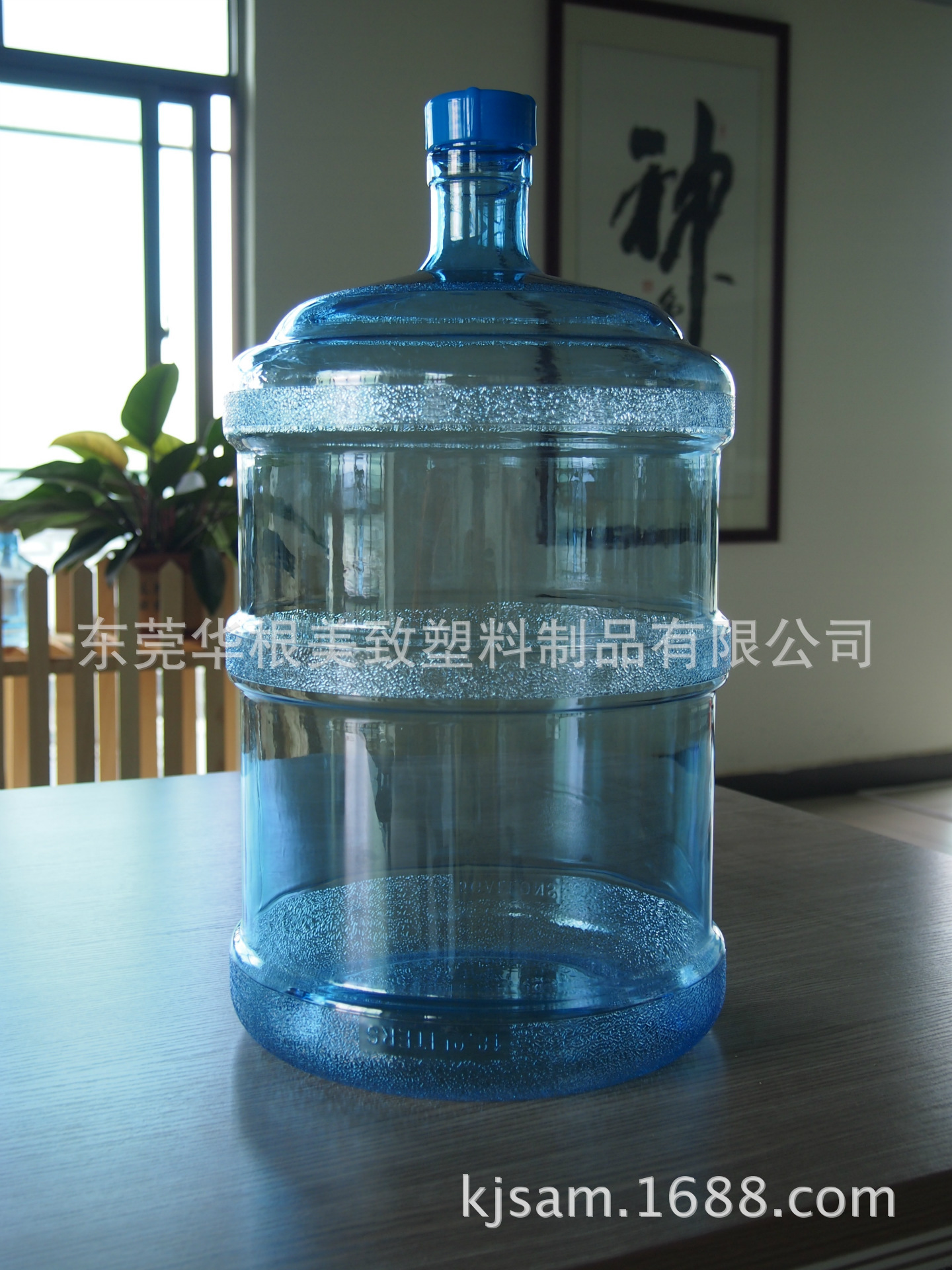 Food level standard 5 gallons of PC drinking water drums 18.9 L German PC complete new material plastic containers