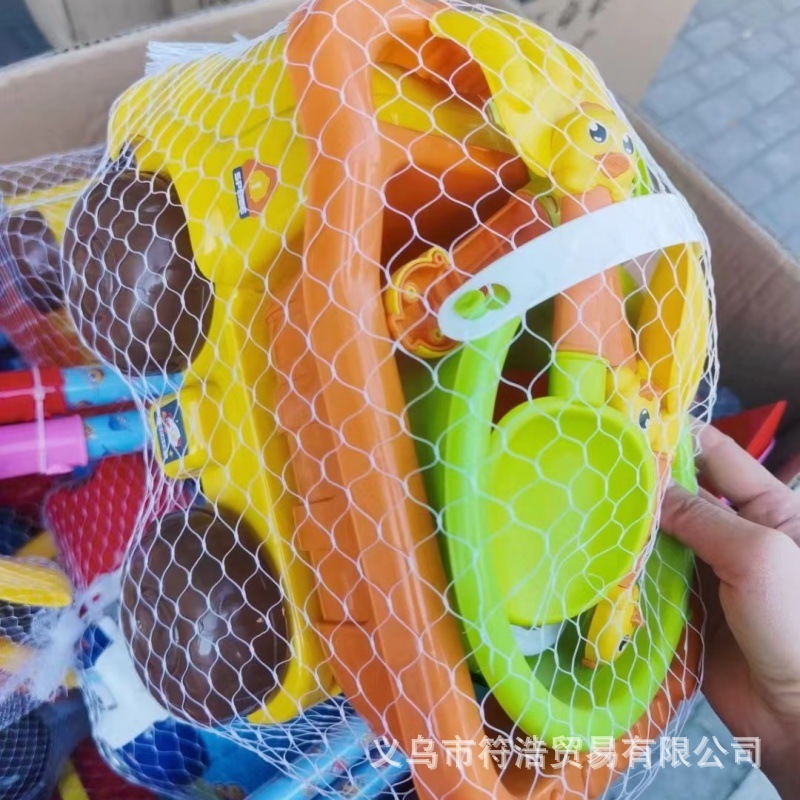 Summer is called the beach toy set up with children on the beach to dig for sand shovels and sand buckets.