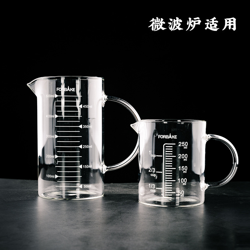 Faucer, glass with thick, high-temperature-resistant glass, home-made milk cup against bursting glass.