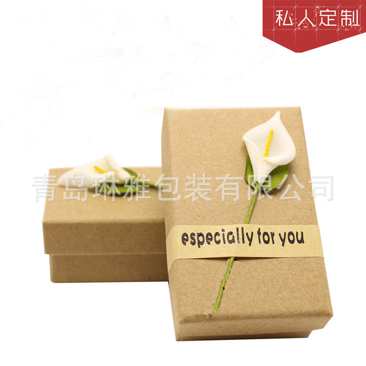 Nó là một hộp đóng gói đồ trang trí, may may vá, dựa trên đồ trang sức.