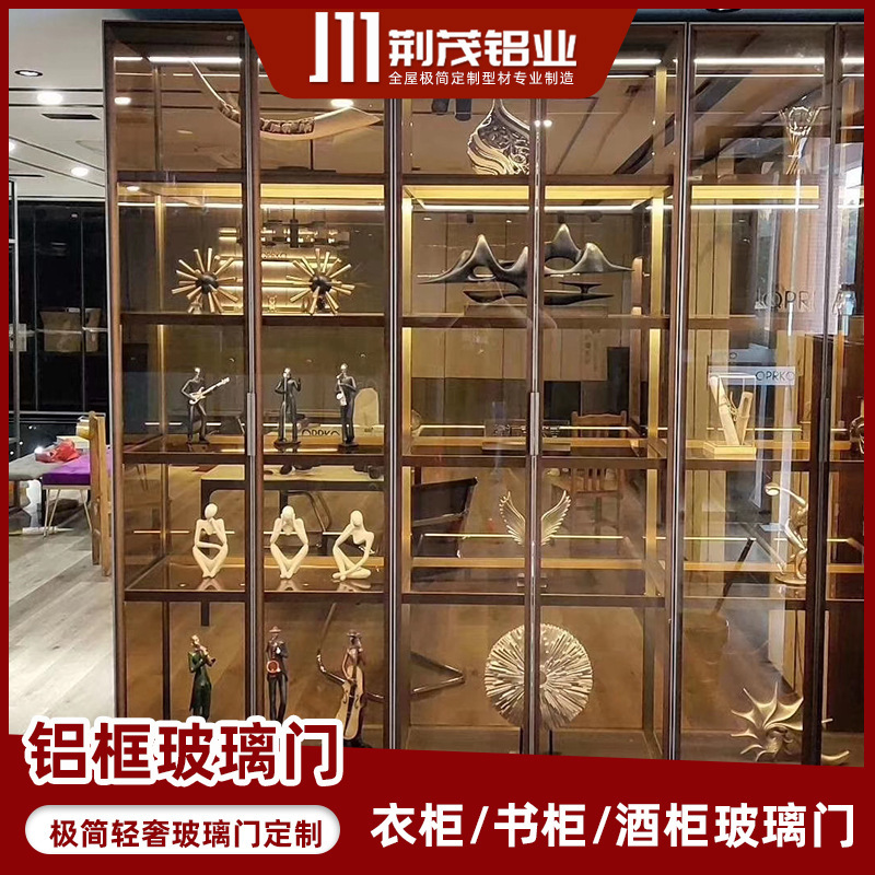 We'll make a glass door for the bedroom closet, a narrow frame glass cabinet, aluminum alloy.