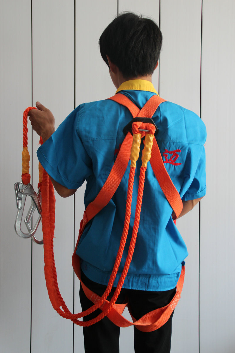 Nó trực tiếp bán dây an toàn Thượng Hải Mã.