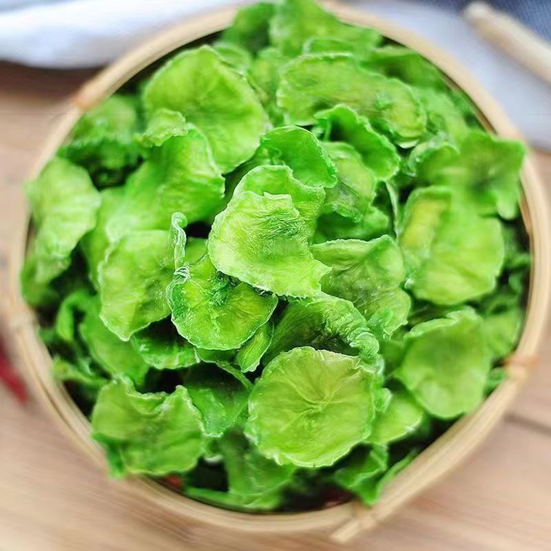 Mùa này rau bị mất nước khô.