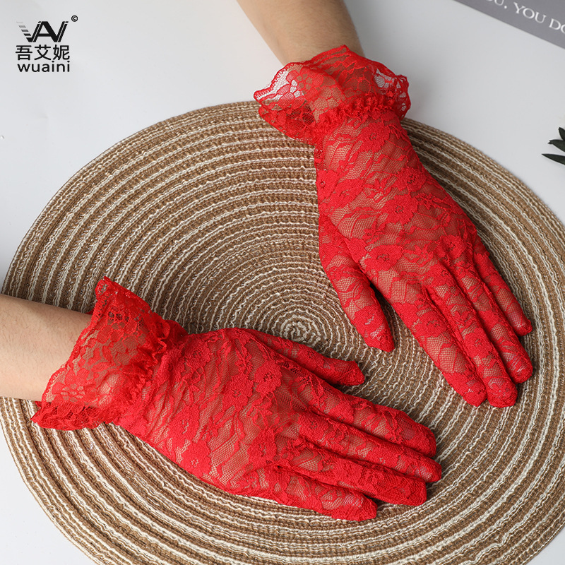 Đôi găng tay ngắn bên cạnh đăng ten cho đôi găng tay cưới của người Hàn Quốc, còng áo cưới đỏ, thanh lịch vào mùa xuân.