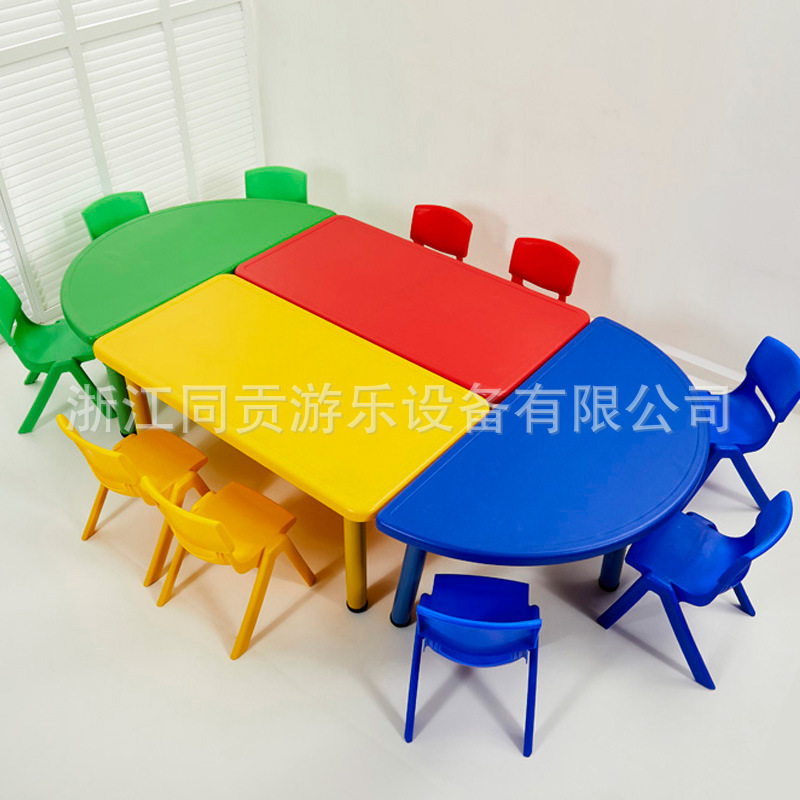 Round-table tables with plastic and half-round seats for young children