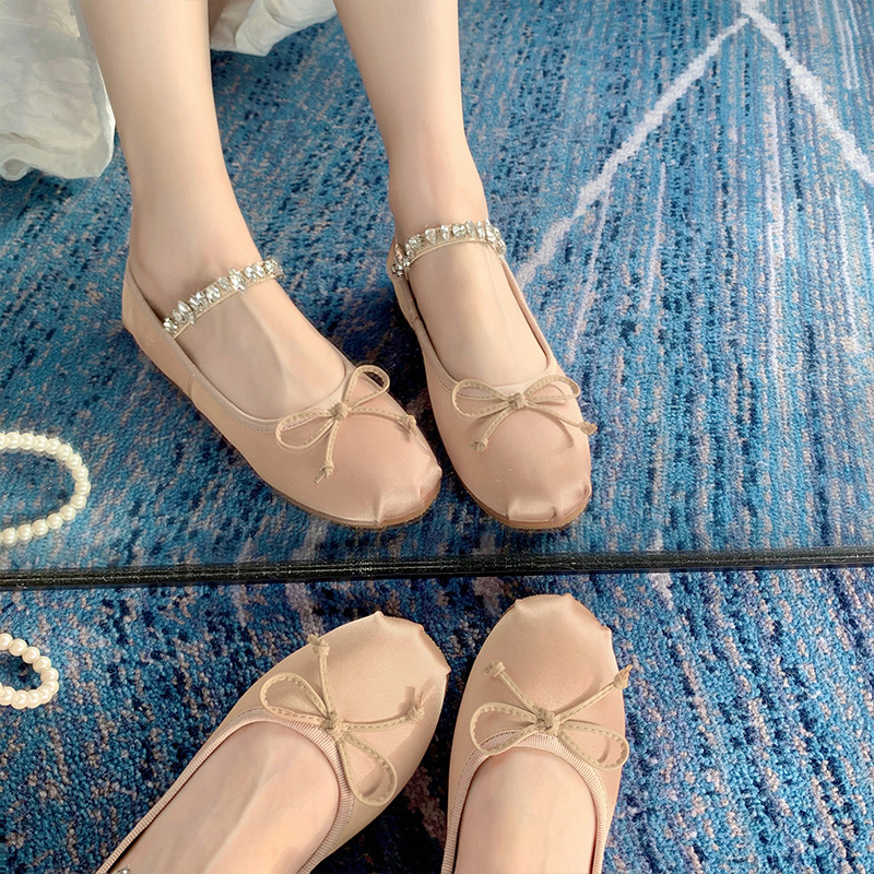 Fairy Wind with a French-style piping lamb-skin bow of 2022.