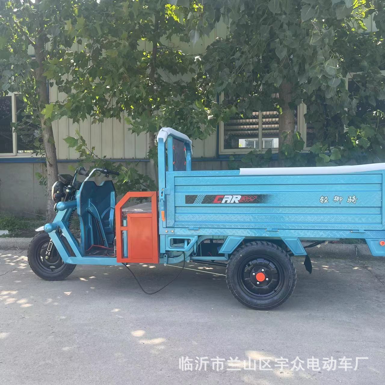 전기 tricycle 성인 geriatric locomotive, 작은 국내 여객 및 화물 여성은 아기 병을 픽업합니다