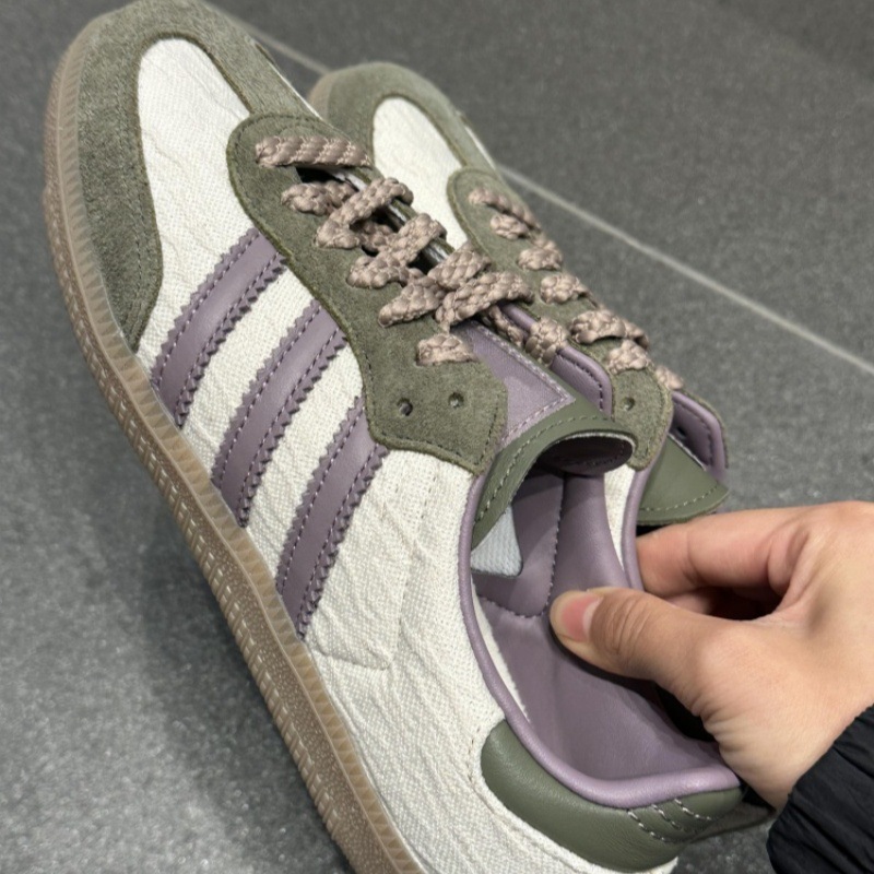 The 2024 Korean colored classics with the retrospected shoes and the gumption of the sports board shoes.