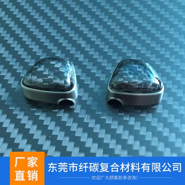 Carbon fibre-fibre ear casings applicable to apple earpieces protected by carbon-fibre-coated shell casings