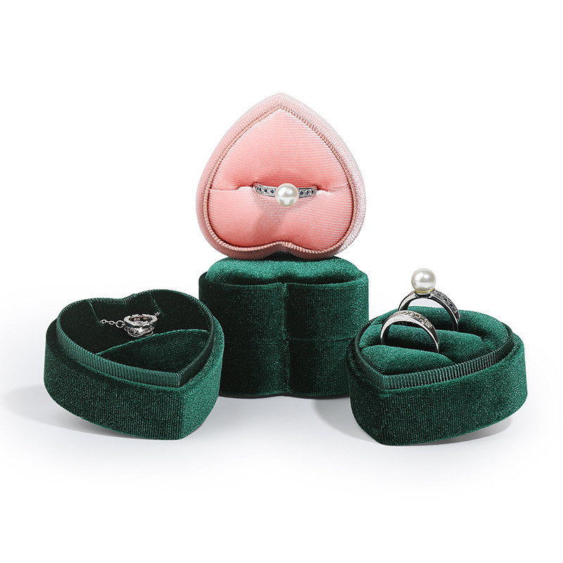 High-quality Korean velvet ring locket to cash out of a necklace jewellery box.