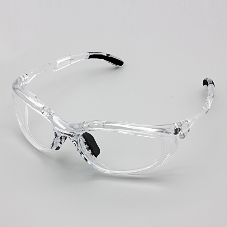 The Rik factory works directly for the sports industry to protect against impact and close-sighted eyeglasses.