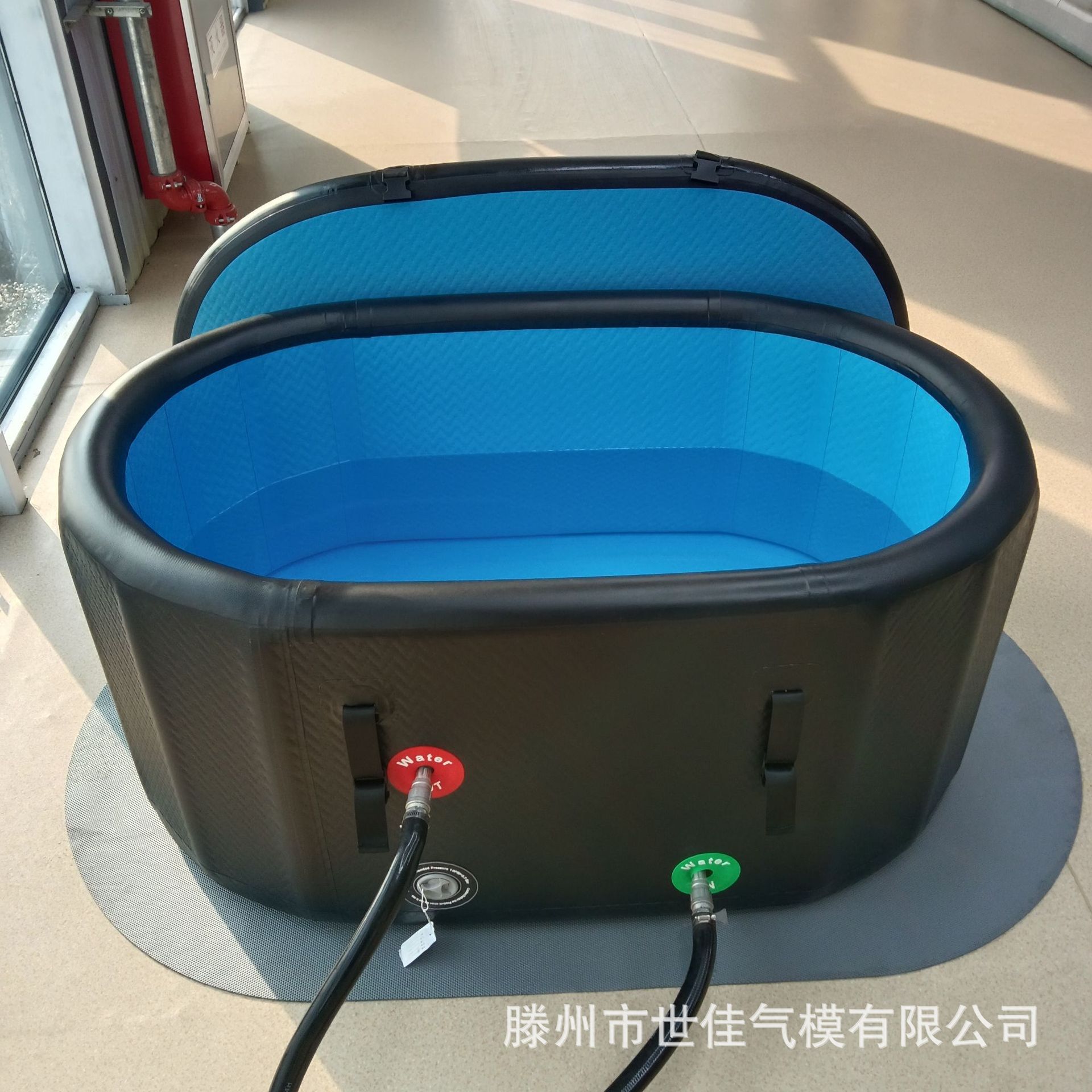 Những bồn tắm băng bơm vào bên trong spa spa spa, làm nổi tiếng tiếng tiếng trống nướng để hấp thụ bồn nước đá.