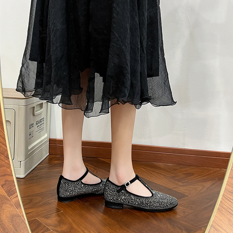 In 2024, the new Mary Jane Shoegirl, who worked so hard in the middle of the night, drilled comfortable supersoft shoes.