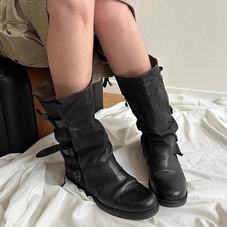 Cow-skin ♪ The old old West Cowboy's Boots in the black pile of boots ♪