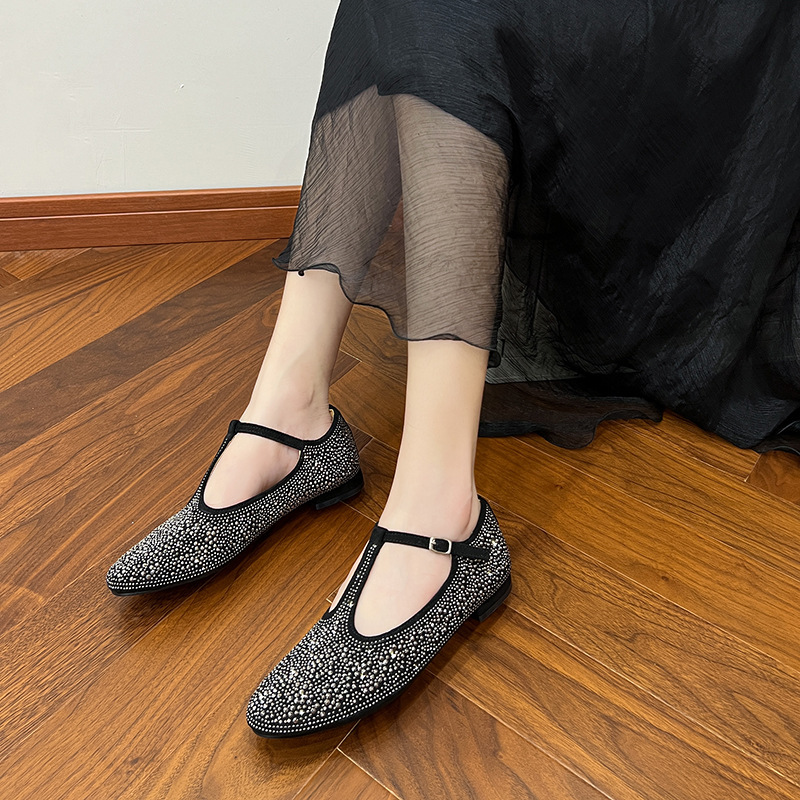 In 2024, the new Mary Jane Shoegirl, who worked so hard in the middle of the night, drilled comfortable supersoft shoes.