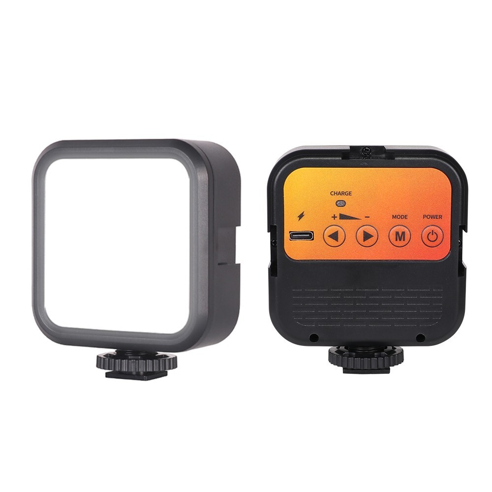Xử lý đèn sân khấu nhỏ tùy chỉnh, quay các bản vá camera đầy màu sắc, và sau đó làm việc với nhau trên một màn hình trực tiếp.