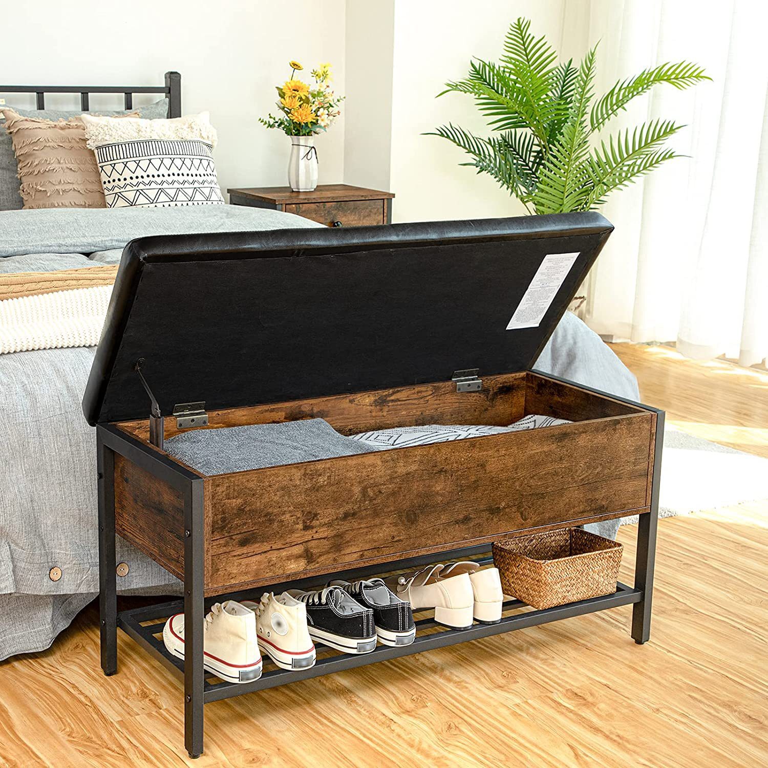 The short living room stool and shoe stools with soft mats and wall cornering of the storage box.