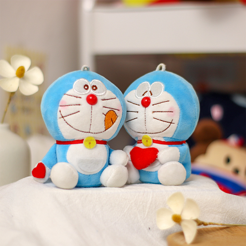 진짜 Doraemon 열쇠는 고양이 차 열쇠를 가진 귀여운 Tinker 벨을 단추를 끼웁니다.