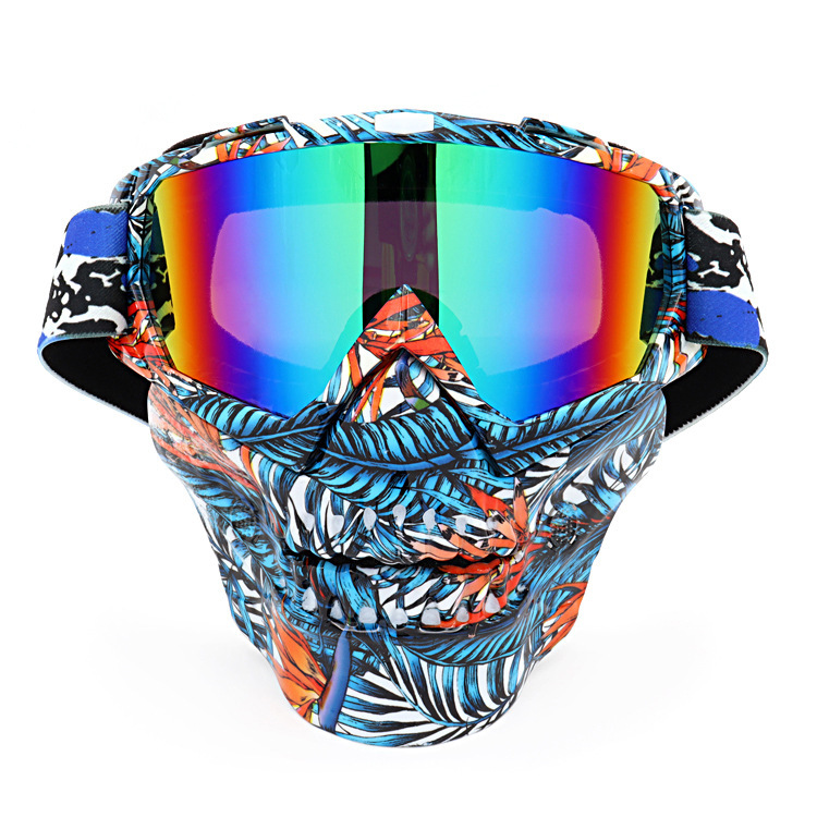 Wiek Scooter's wind and sand-proof goggles can remove masked helmets.