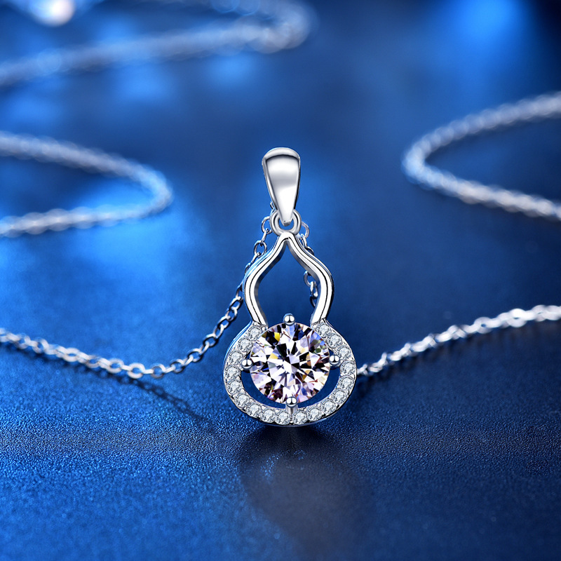 The factory process customises 925 pure silver mossan diamond necklaces without the color of the female chain.