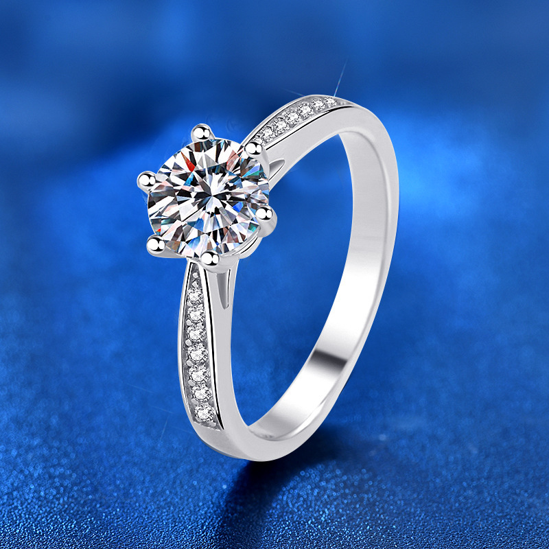 Mosan's 925 pure silver ring wholesales live on a classic six-cracker diamond ring.