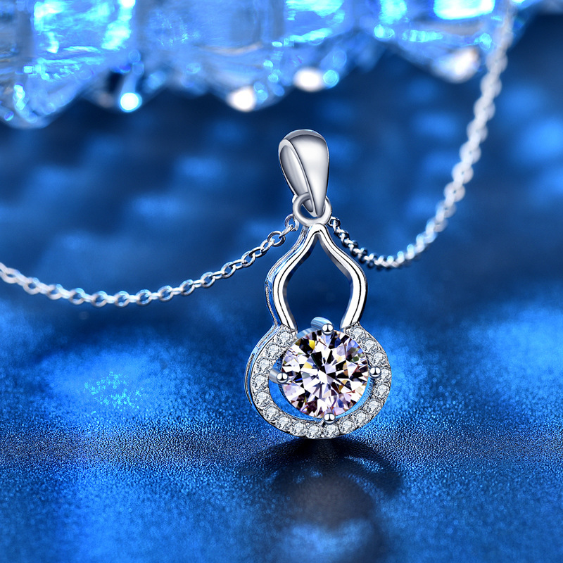 The factory process customises 925 pure silver mossan diamond necklaces without the color of the female chain.