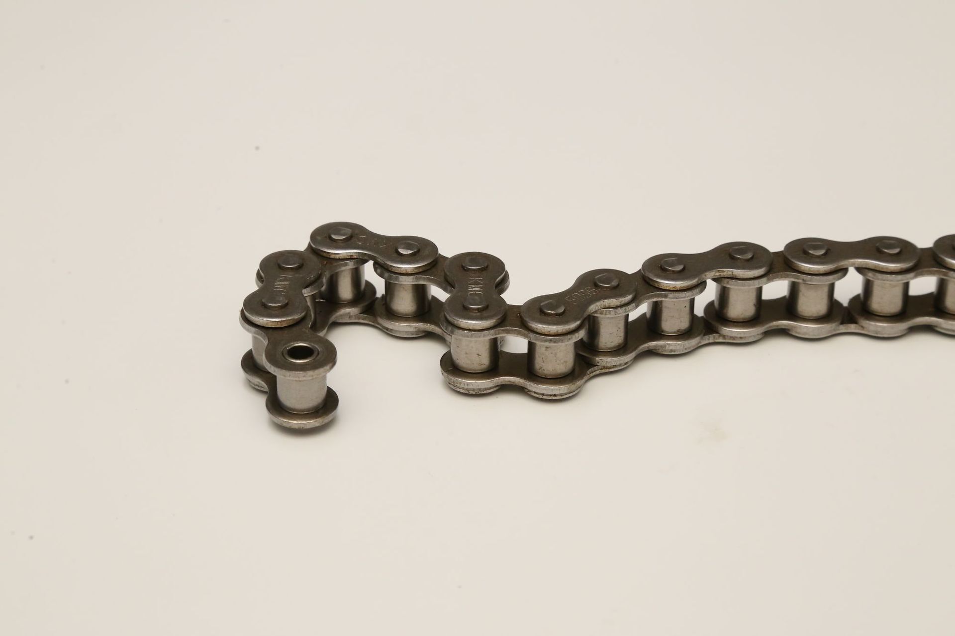 Industrially transmitted rolling chains of the high-quality industrial chain of 08B carbon steel chain sold directly by manufacturers