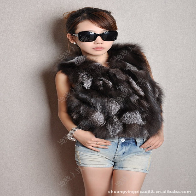 Supplying a short fox fur coat for the Korean lady.