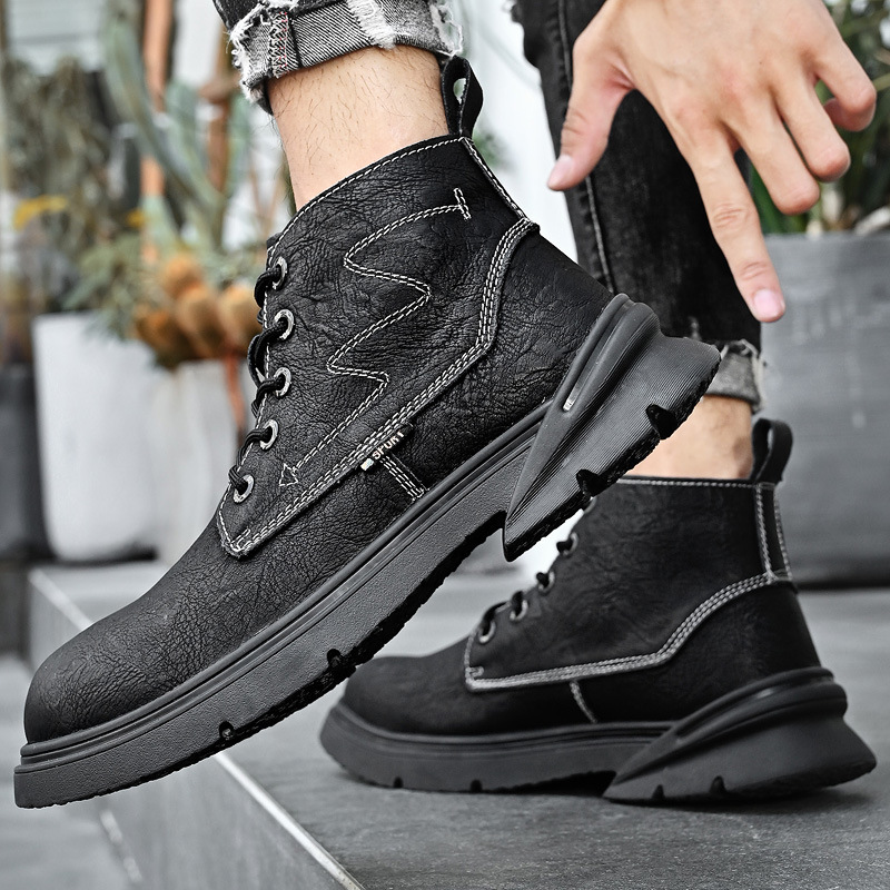 Tiền mới của mùa thu để giúp Martin Boots và cửa hàng bánh giày.