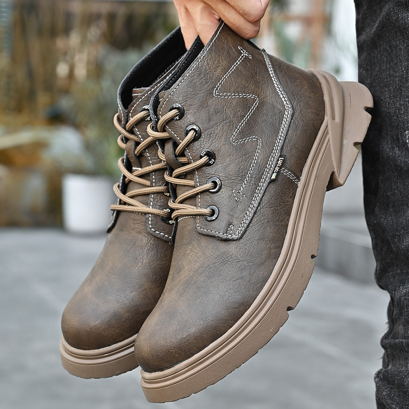Tiền mới của mùa thu để giúp Martin Boots và cửa hàng bánh giày.