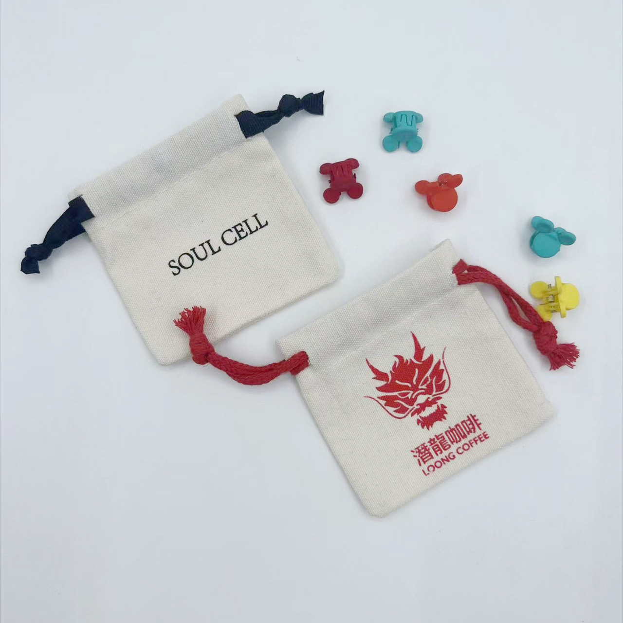 The manufacturer customizes the little cotton-covered tarpaulin bag bag for the bag.