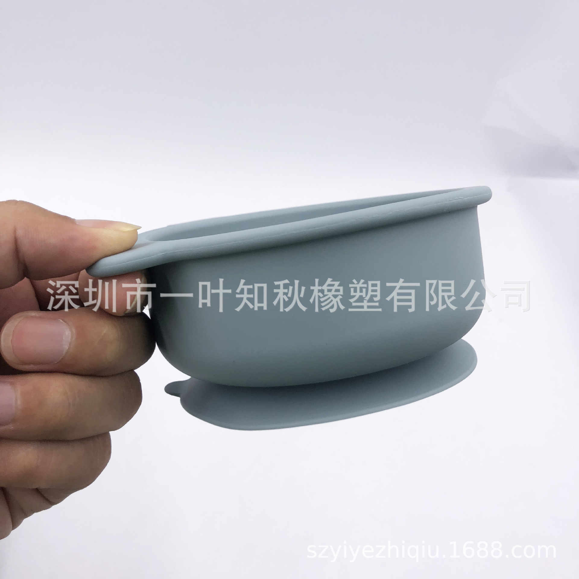 嬰幼兒硅膠輔食碗兒童學喫飯吸力碗食品級硅膠小熊碗勺套裝