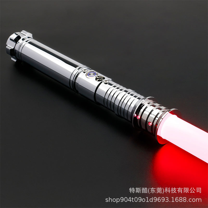 TESKU quyết định rằng thanh kiếm băng giá bằng kim loại Star Wars có thể được sao chép dễ dàng và vung kiếm laser.