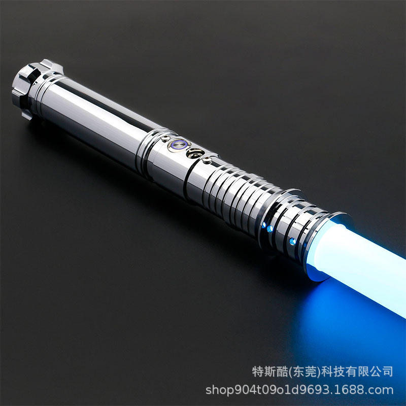 TESKU quyết định rằng thanh kiếm băng giá bằng kim loại Star Wars có thể được sao chép dễ dàng và vung kiếm laser.