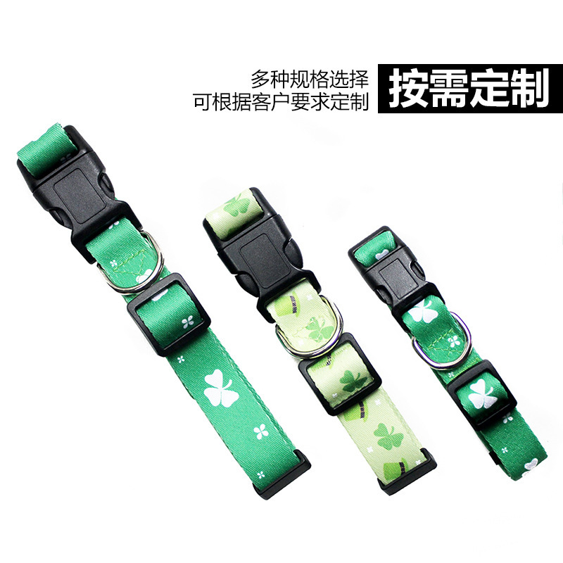 Bánh xúc xích và cổ mèo chầm chậm xay những món vật nuôi vừa vừa