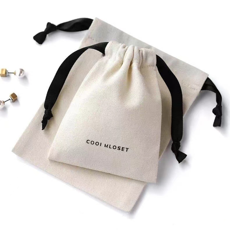 The manufacturer customizes the little cotton-covered tarpaulin bag bag for the bag.