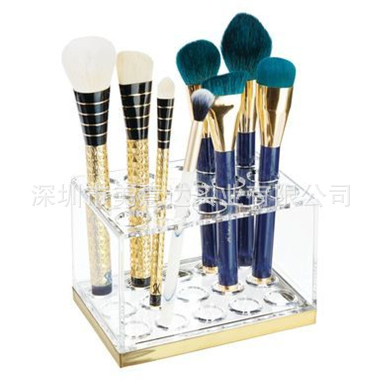 The manufacturer's straight-up makeup brush set-up, Aclik's 2mm transparency box.