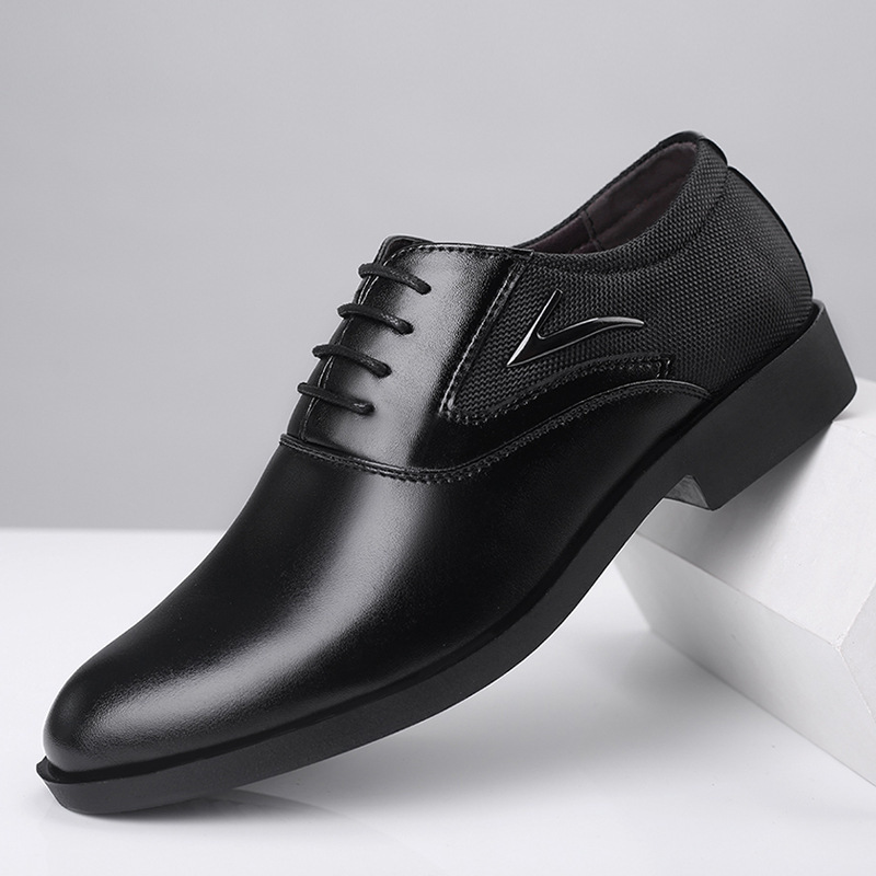 New size men's leisure shoes are in business with a man's shoes and a pair of shoes.