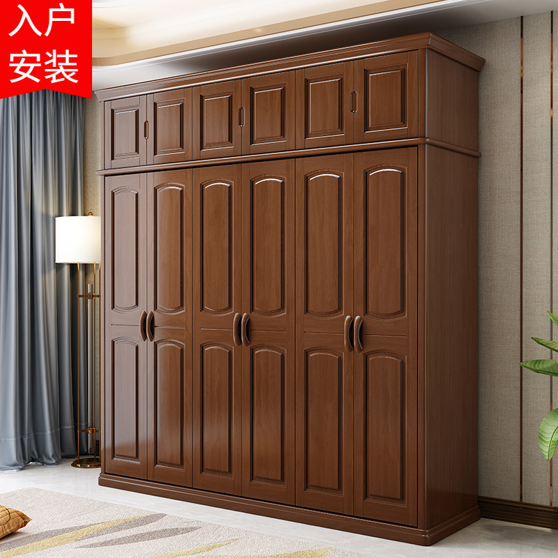 Two small closets of wood in bedrooms, three, four, five, six large-capacity, medium-sized economy.