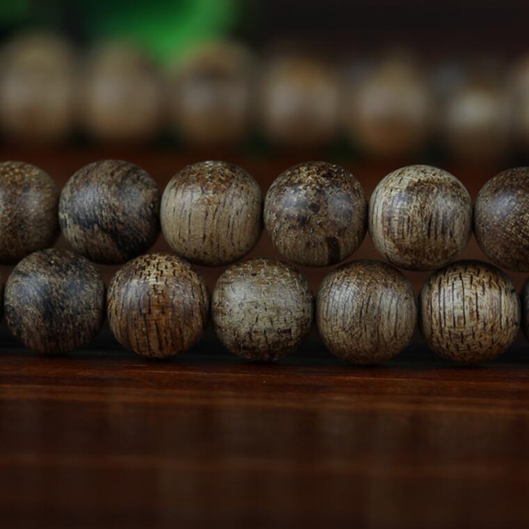 The natural Indonesian fragrance string of 108 Kalimantan radiant beads is a direct supply of 10 years' worth of sunken plants.