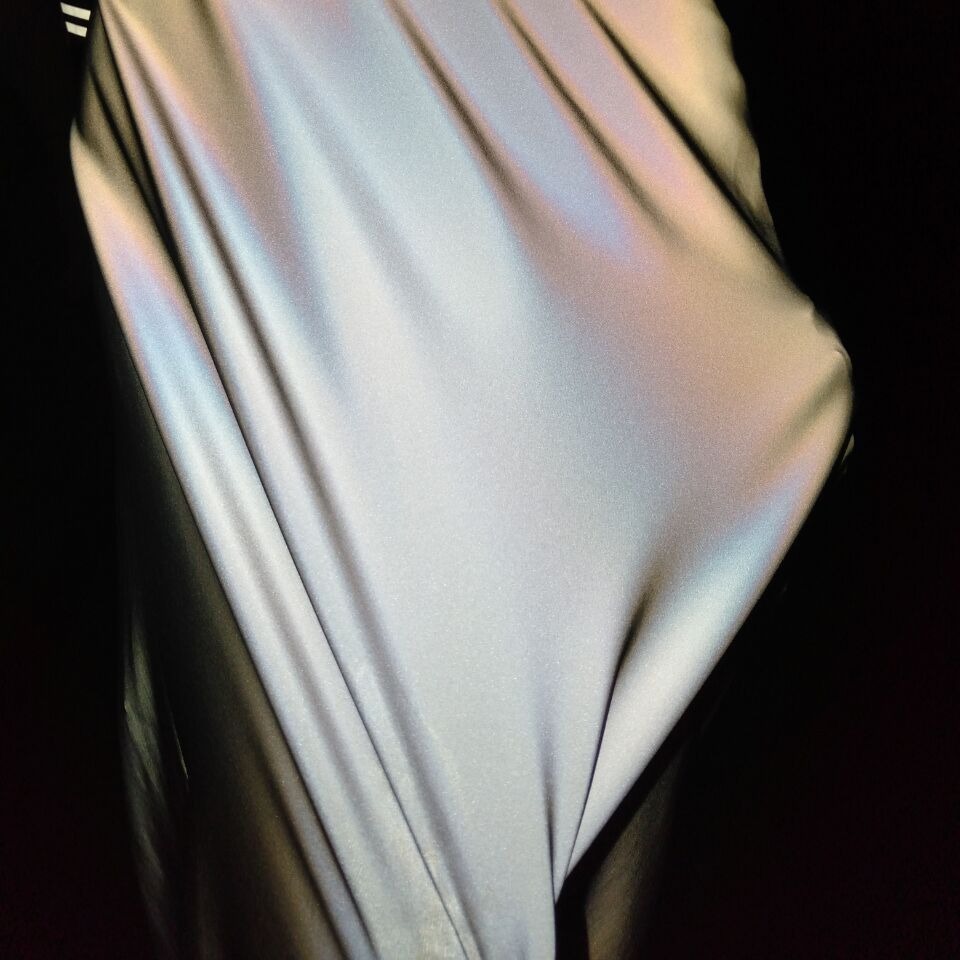 It's a factory that's overcame water-resilient retrospect. Thin-reflective fabric