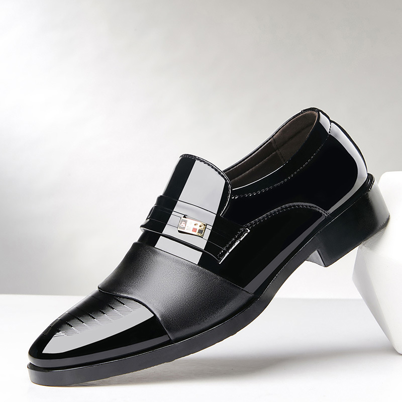 Winter Shoeman Business is wearing a big shoe set with velvet cotton shoes and a couple of free wedding shoes.