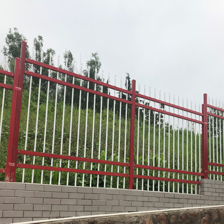 The perimeter fences in the Shandong district are thickened by the quarantine fence park, the zinc iron fence, the rural fence.